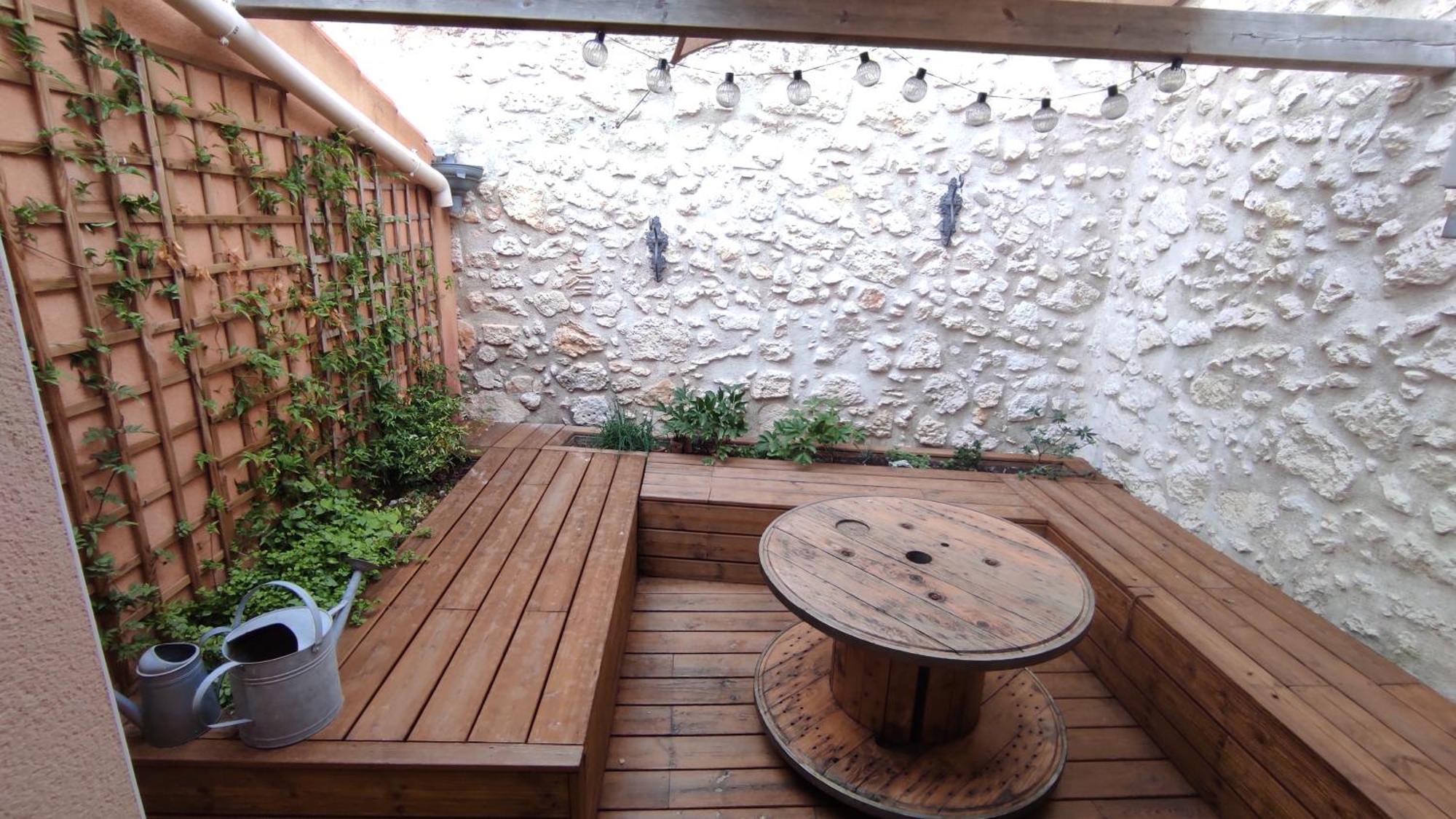 Maison De Village Avec Sa Charmante Petite Cour Interieure Фльори Екстериор снимка